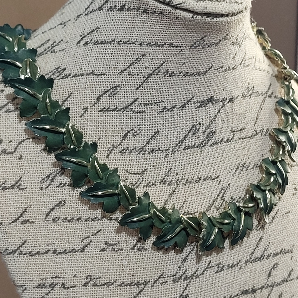 Vintage Signed Karu Arke Green Leaf Linked Choker Necklace